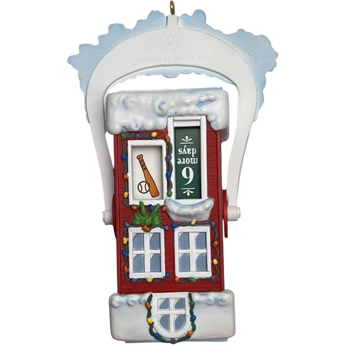 2005 Christmas Countdown Hallmark Ornament (Buildings & Houses) QXG4455
