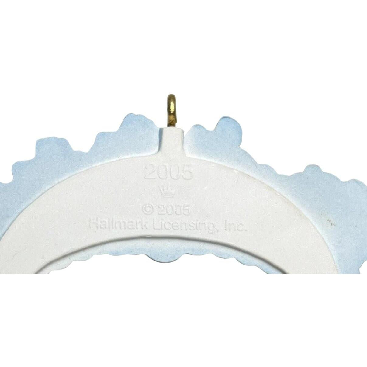 2005 Christmas Countdown Hallmark Ornament (Buildings & Houses) QXG4455