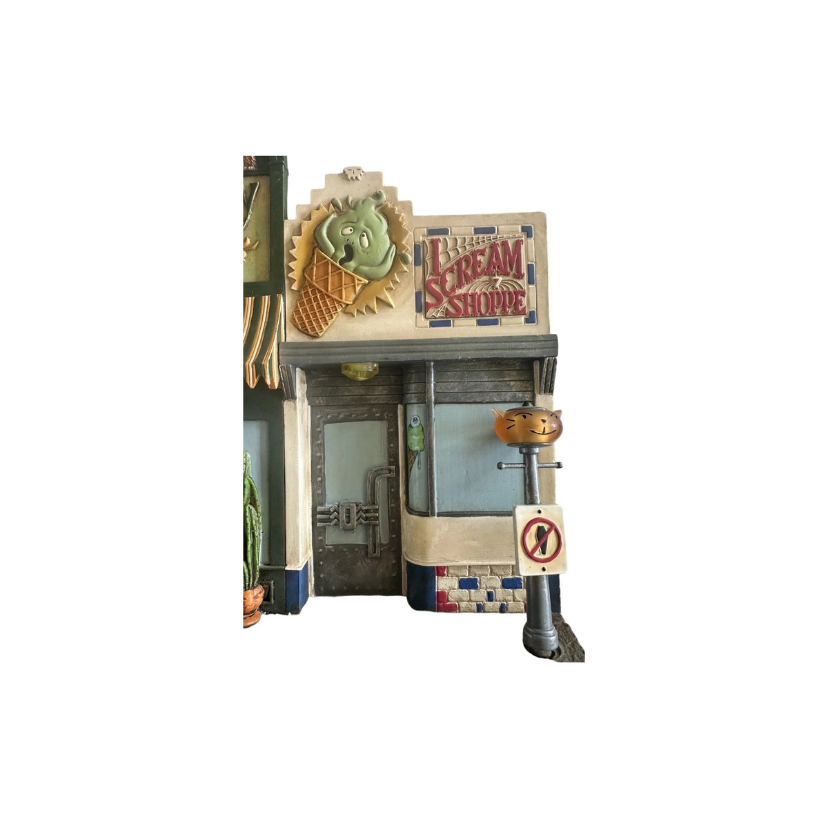 2005 Deadwood Street Shops (The Hauntington Collection) Hallmark Ornament QFO6325 Image6