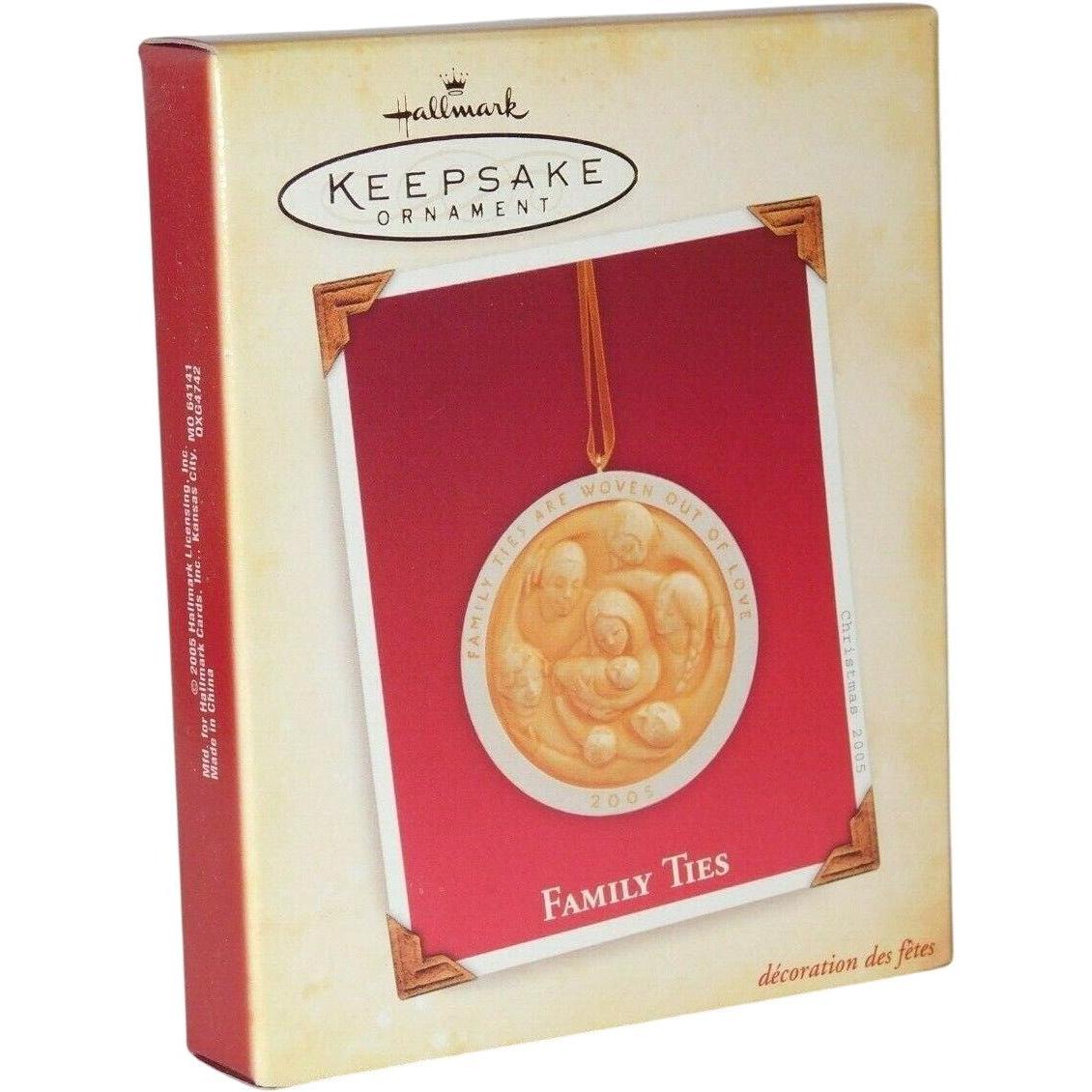 2005 Family Ties Hallmark Ornament (Family) QXG4742