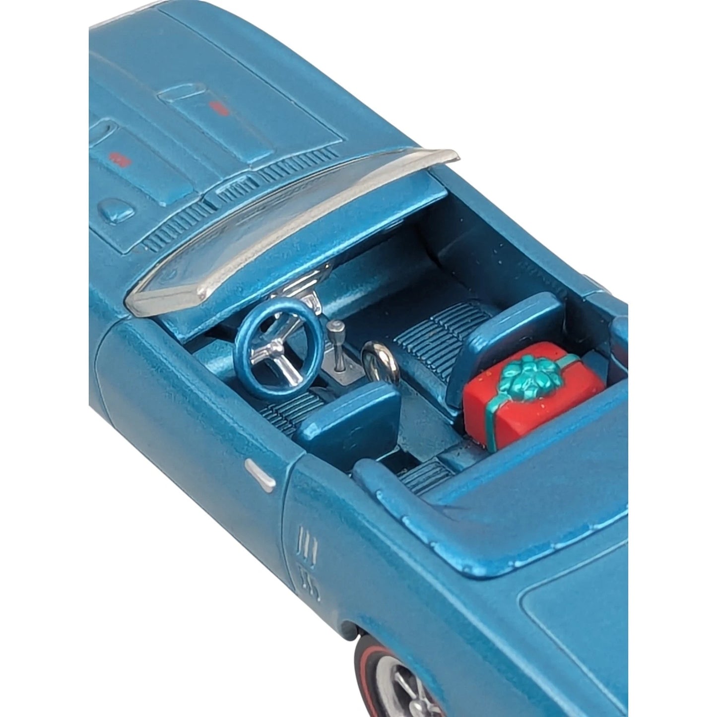 2005 Hallmark Ornament (1968) Pontiac Firebird Hallmark Ornament (Classic American Cars) QX2025 Image8