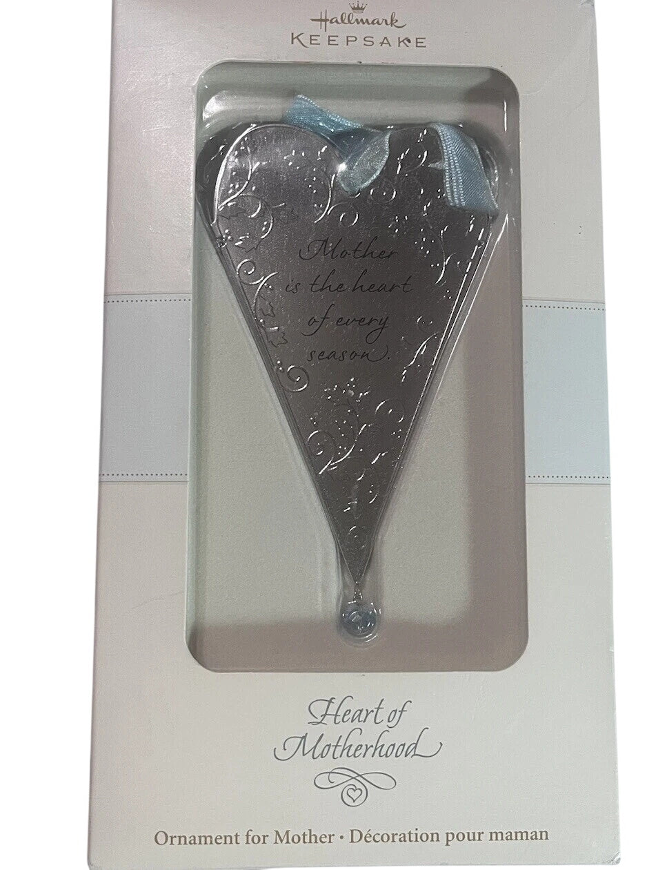 2005 Heart of Motherhood Hallmark Ornament (Family) QEP2036 Image2