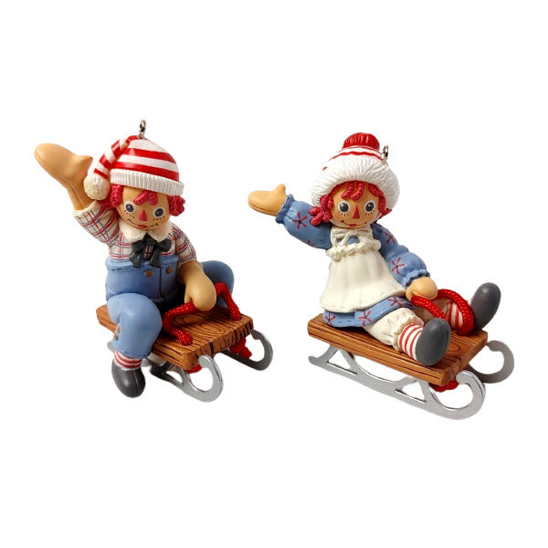 2005 Holiday Sledding Hallmark Ornament (Raggedy Ann & Andy) QXI6282