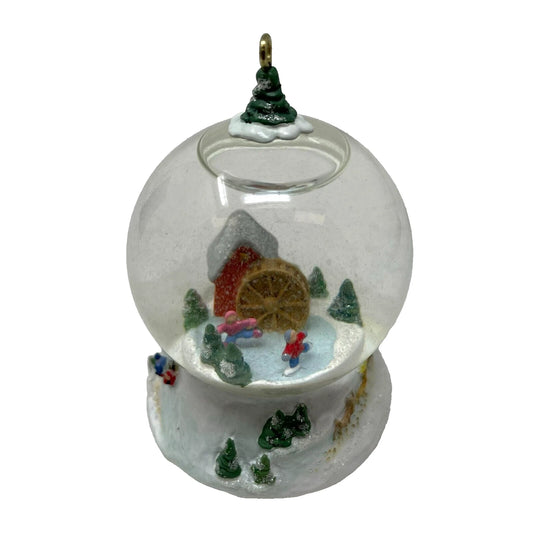 2005 Ice-Skaters' Delight Hallmark Ornament (Winter Wonderland) QX2182 Image1
