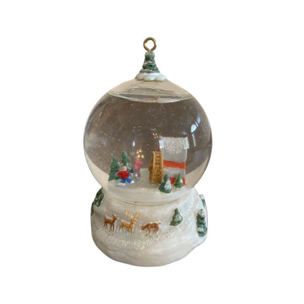 2005 Ice-Skaters' Delight Hallmark Ornament (Winter Wonderland) QX2182