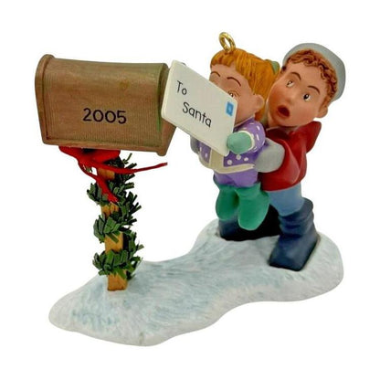 2005 Little Helpers - Mailing a Litter to Santa Hallmark Ornament (Children) QXG4435 Image1