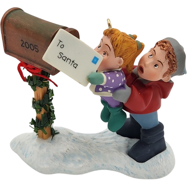2005 Little Helpers - Mailing a Litter to Santa Hallmark Ornament (Children) QXG4435