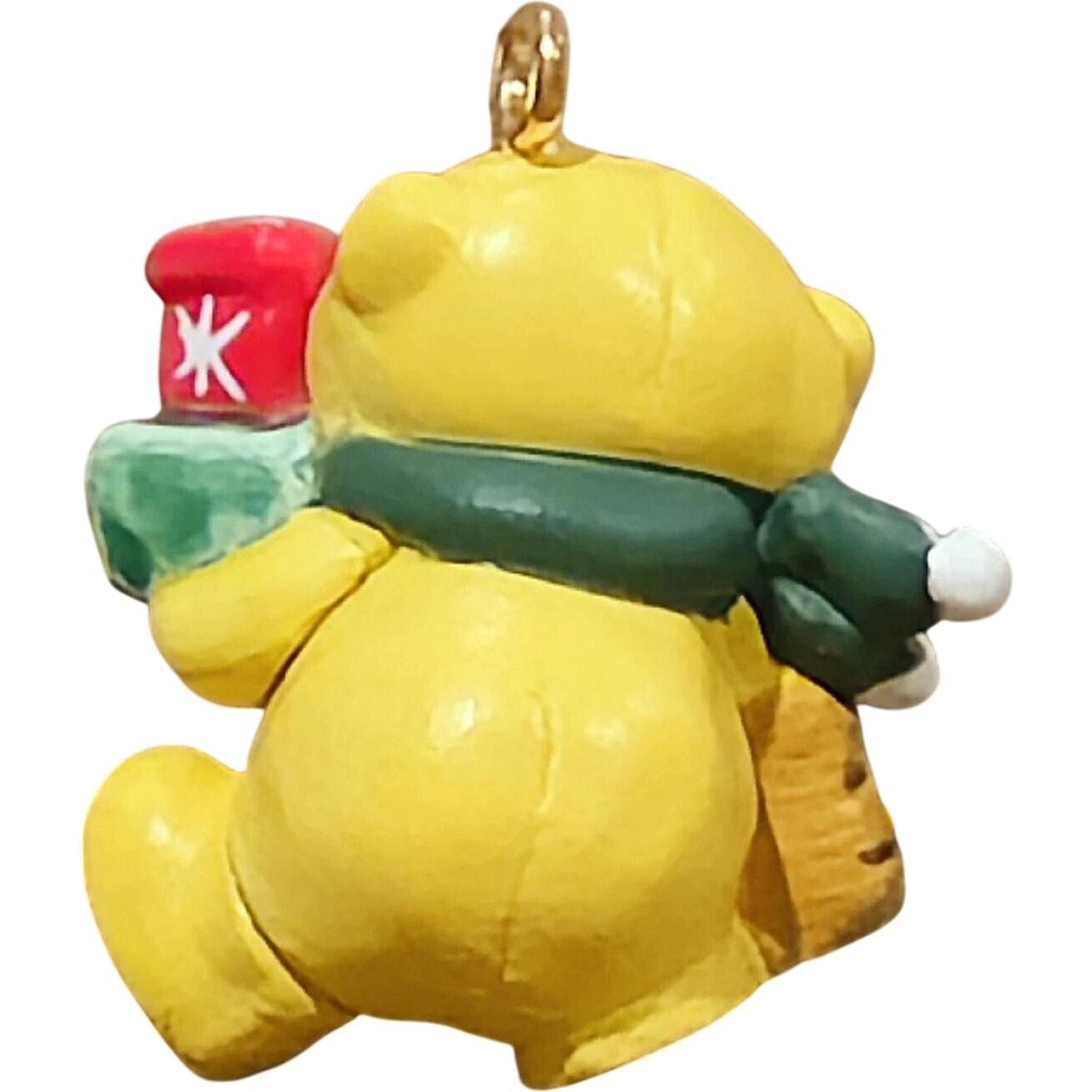 2005 Love To Shop! Hallmark Ornament (Forever Friends) QXM8935