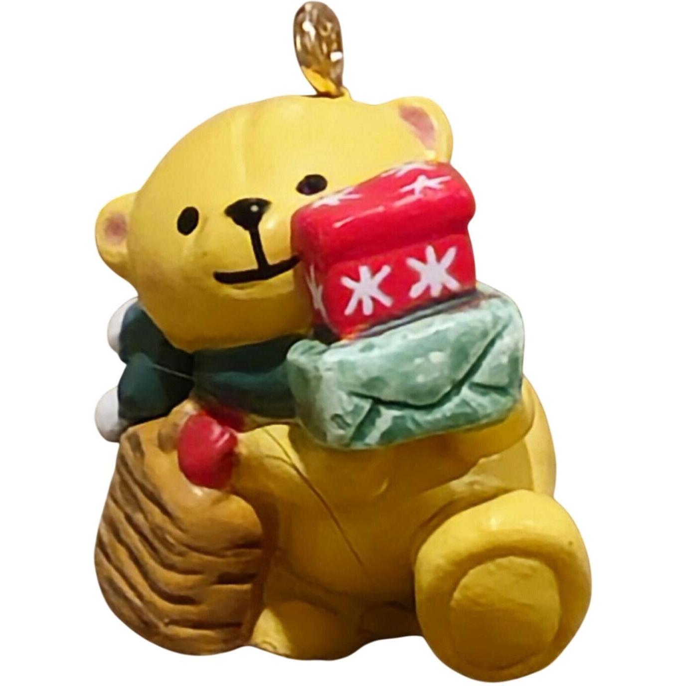 2005 Love To Shop! Hallmark Ornament (Forever Friends) QXM8935