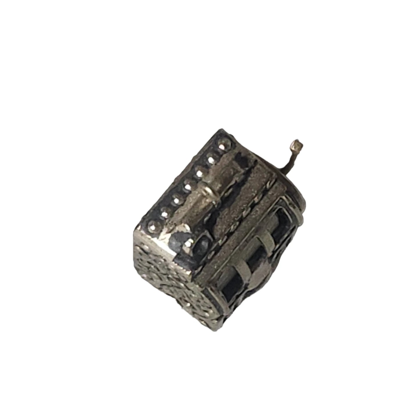 2005 Lucky Slot Machine Hallmark Ornament (Casino) QXM8135