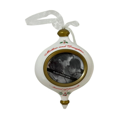 2005 Mother and Daughter Hallmark Ornament (Photo Holder) QXG4745 Image1