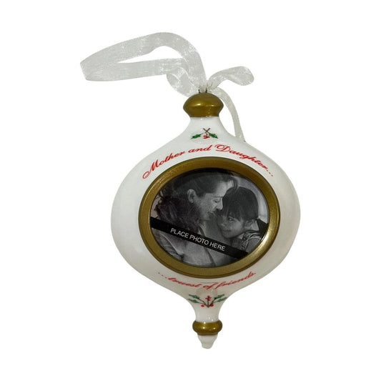 2005 Mother and Daughter Hallmark Ornament (Photo Holder) QXG4745 Image1