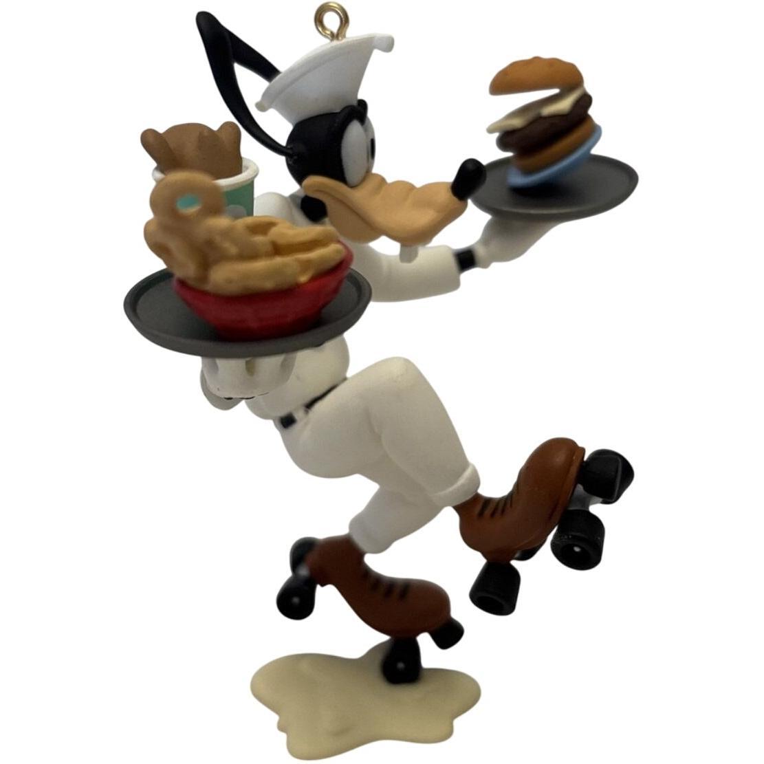 2005 Order Up! Hallmark Ornament (Goofy and Pluto) QRP4082