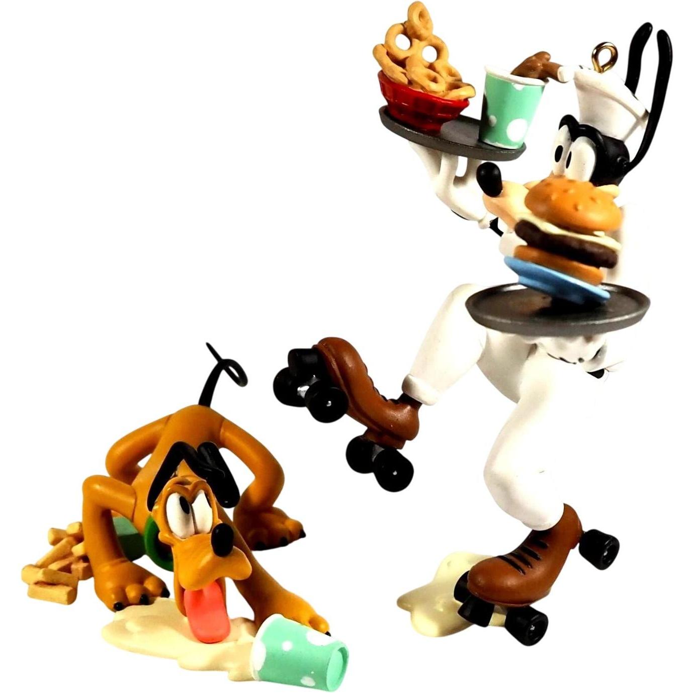 2005 Order Up! Hallmark Ornament (Goofy and Pluto) QRP4082