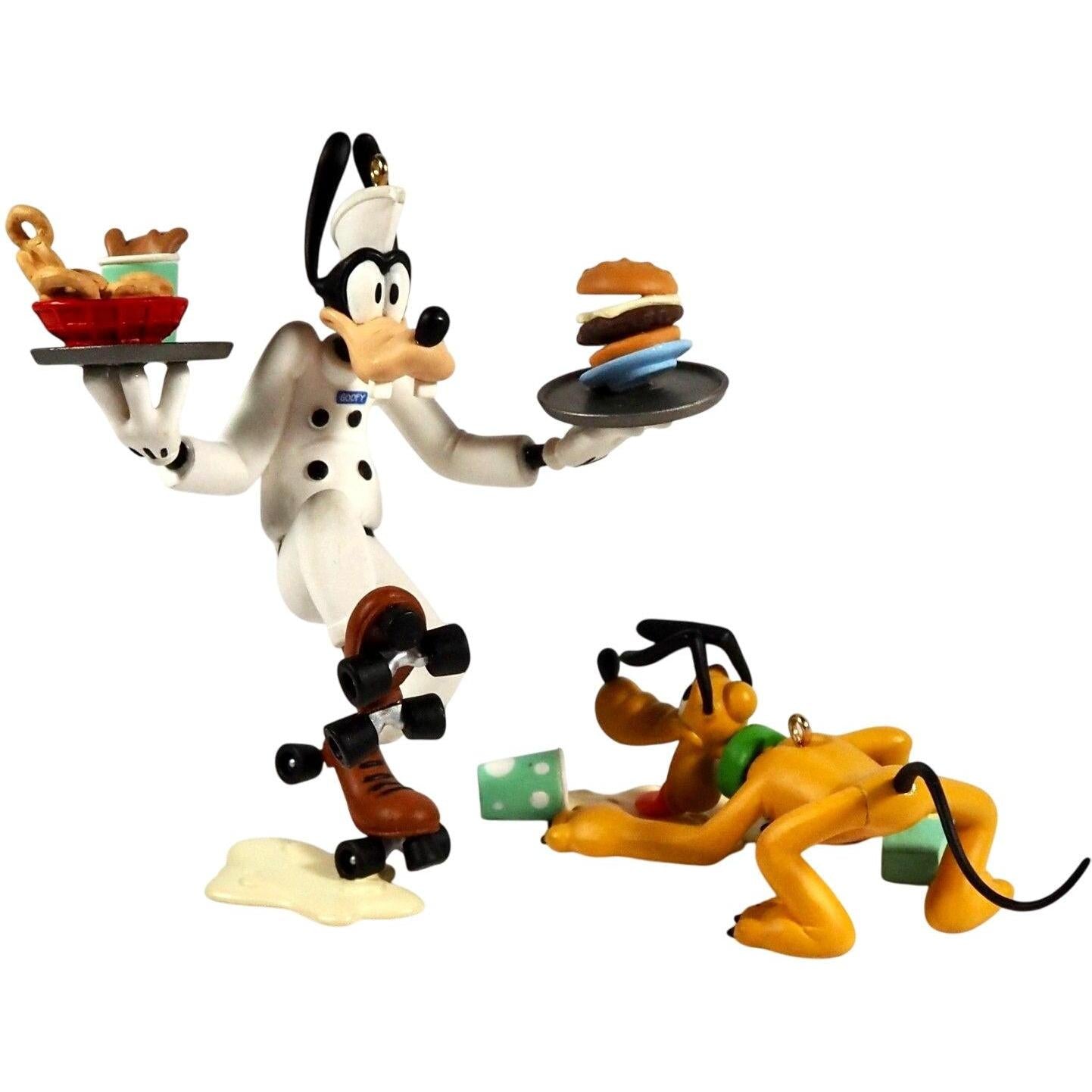 2005 Order Up! Hallmark Ornament (Goofy and Pluto) QRP4082