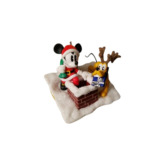2005 Santa's Helpers Hallmark Ornament (Mickey and Pluto) QXD4012 Image1