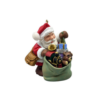 2005 Santa's Magic Sack Hallmark Ornament (Santa Claus) QXG4465