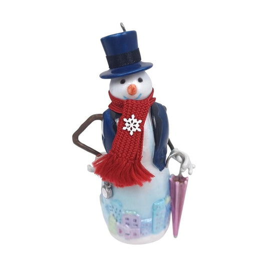 2005 Skylar A. Woolscarf Hallmark Ornament (Snowtop Lodge) QX2405 Image1