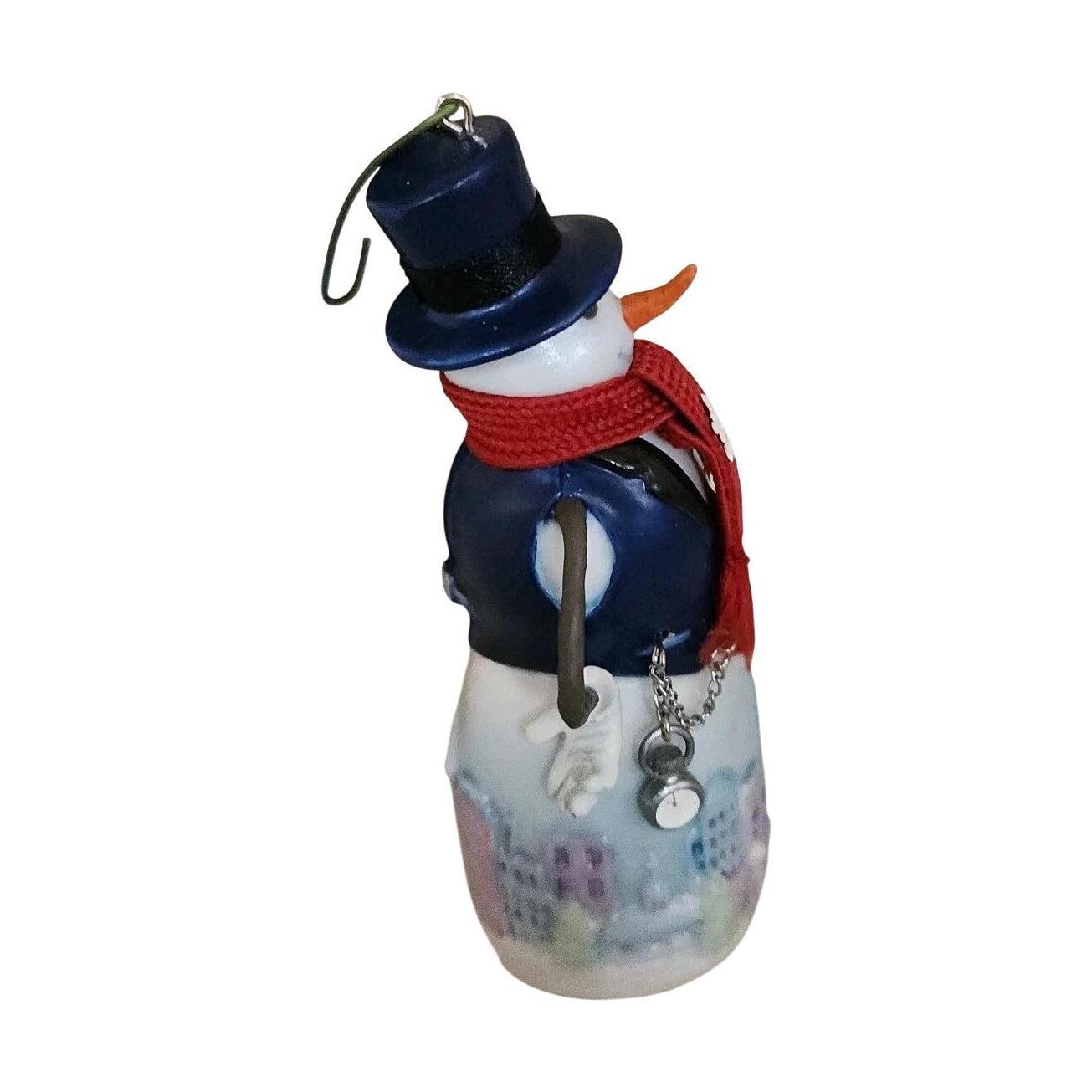 2005 Skylar A. Woolscarf Hallmark Ornament (Snowtop Lodge) QX2405 Image3