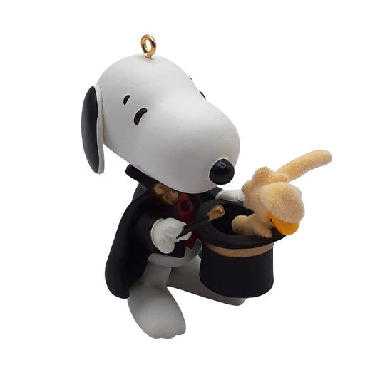 2005 Snoopy The Magnificent Hallmark Ornament (Spotlight on Snoopy) QX2132