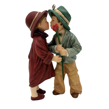 2005 The Kiss Hallmark Ornament (Kim Anderson) QXG4412