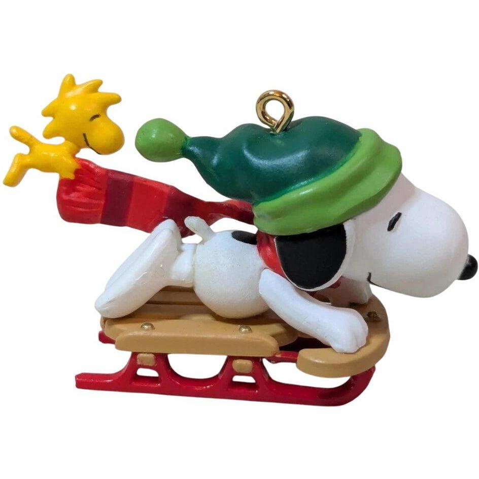 2005 Winter Fun with Snoopy Hallmark Ornament (Peanuts) QXM2092