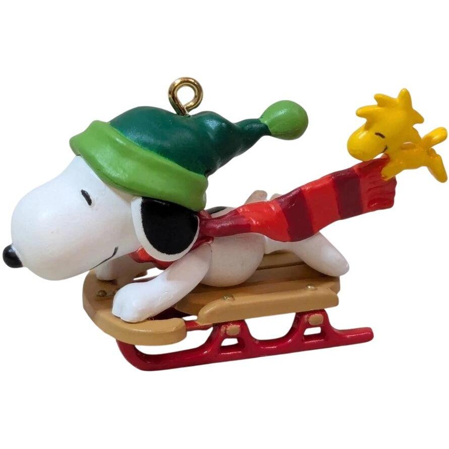 2005 Winter Fun with Snoopy Hallmark Ornament (Peanuts) QXM2092