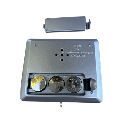 2006 A Christmas Greeting Hallmark Ornament (Hoops & Yoyo) QXG2243