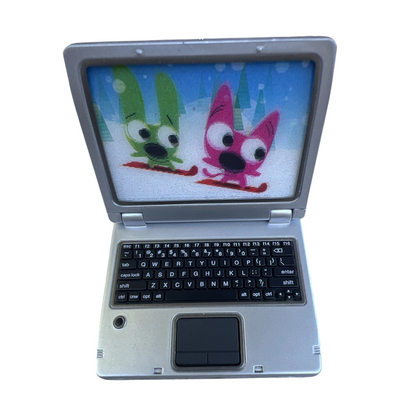 2006 A Christmas Greeting Hallmark Ornament (Hoops & Yoyo) QXG2243