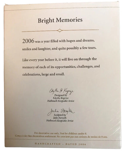 2006 Bright Hallmark Ornament (Wreath) QXG3083