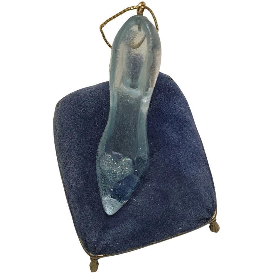 2006 Cinderella's Slipper Hallmark Ornament (Disney) QMP4017