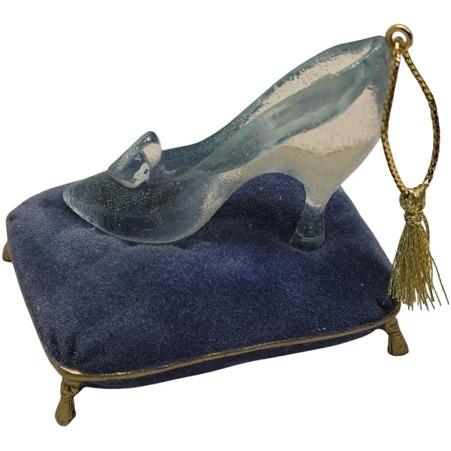 2006 Cinderella's Slipper Hallmark Ornament (Disney) QMP4017