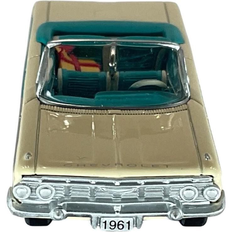 2006 Hallmark Ornament (1961) Chevrolet Impala Hallmark Ornament (Classic American Cars) QX2356