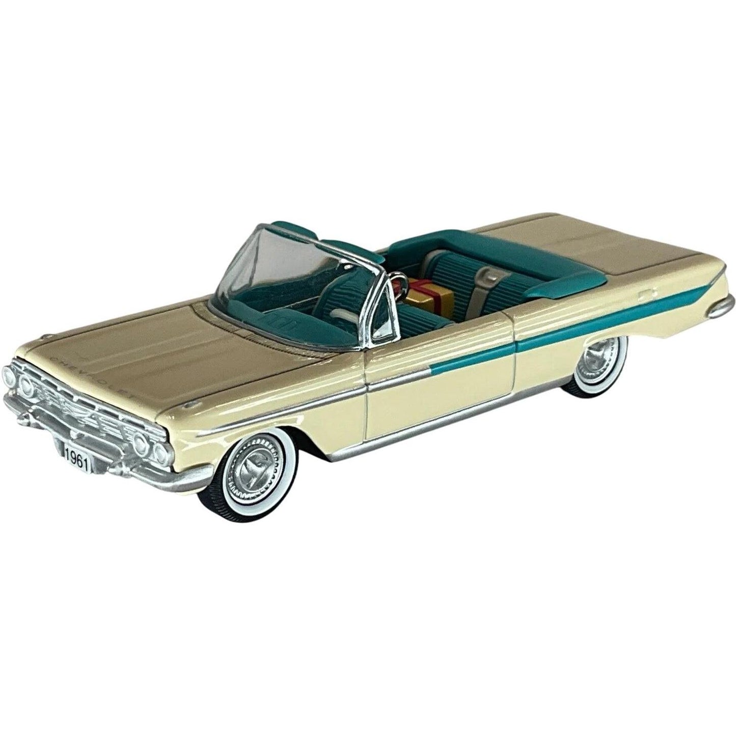 2006 Hallmark Ornament (1961) Chevrolet Impala Hallmark Ornament (Classic American Cars) QX2356