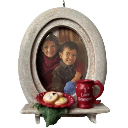 2006 I Love Grandma Hallmark Ornament (Photo Holder) QXG3193