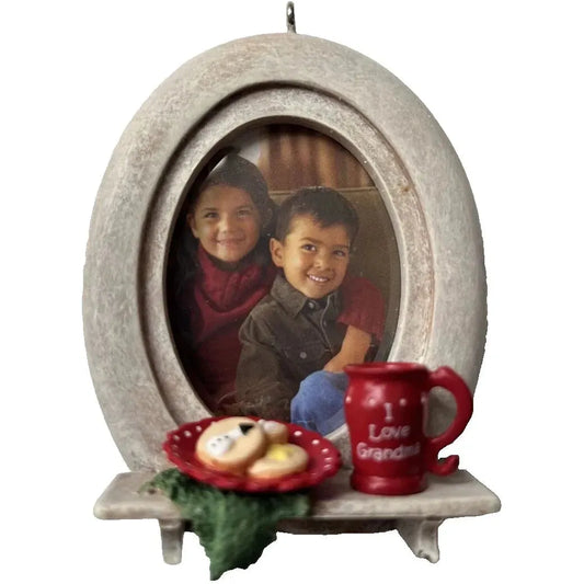 2006 I Love Grandma Hallmark Ornament (Photo Holder) QXG3193
