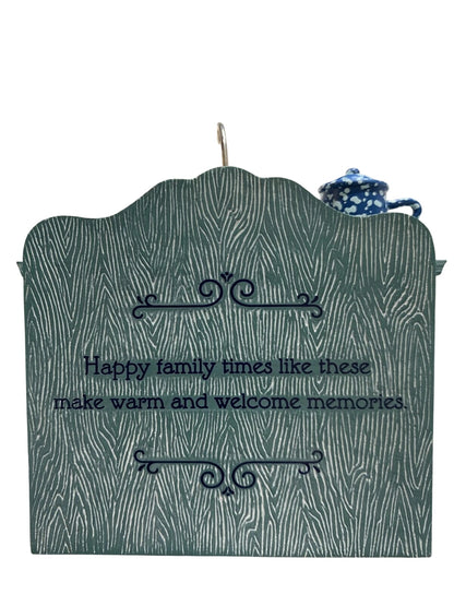 2006 Our Family Hallmark Ornament (Photo Holder) QXG2943