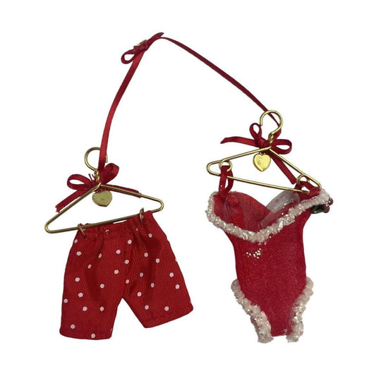 2006 A Holiday for Two Hallmark Ornament (A Holiday for Two) QXG3016 Image1