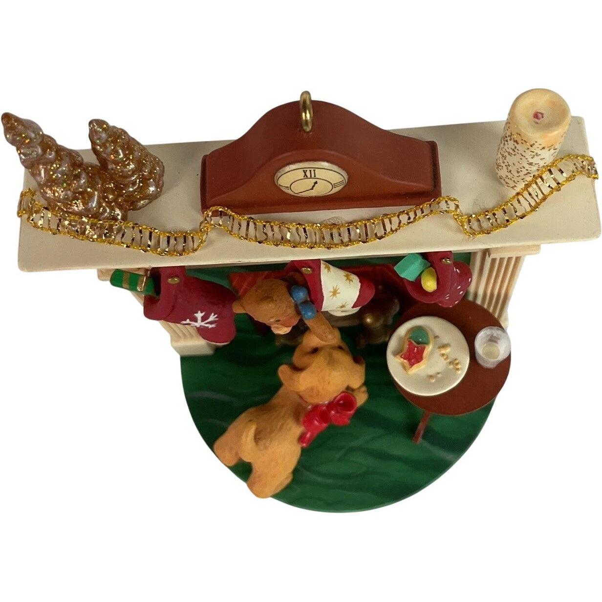 2006 A Puppy for Christmas! Hallmark Ornament (Fireplace) QXG2806