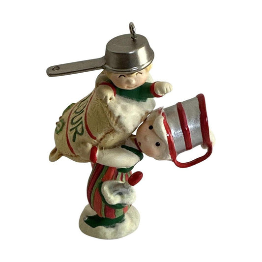 2006 Dusty & Smidgen Hallmark Ornament (The Merry Bakers) QPI1746 Image1