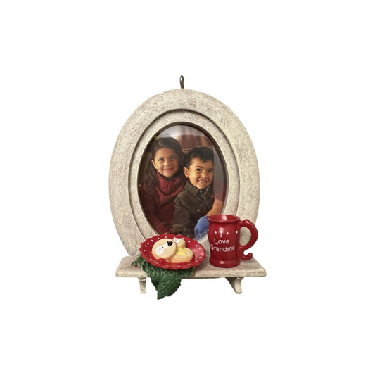 2006 I Love Grandma Hallmark Ornament (Photo Holder) QXG3193 Image1