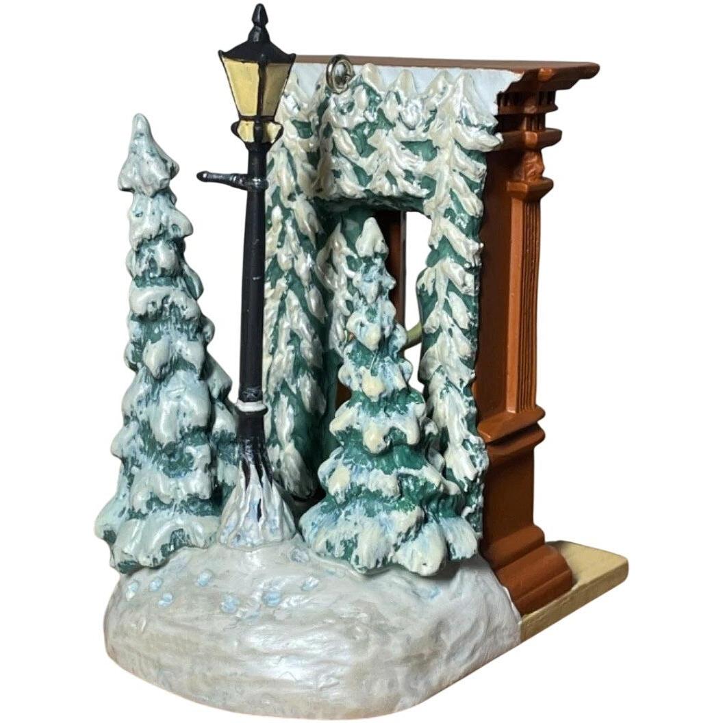 2006 Lucy and the Wardrobe Hallmark Ornament (Narnia) QXD8393
