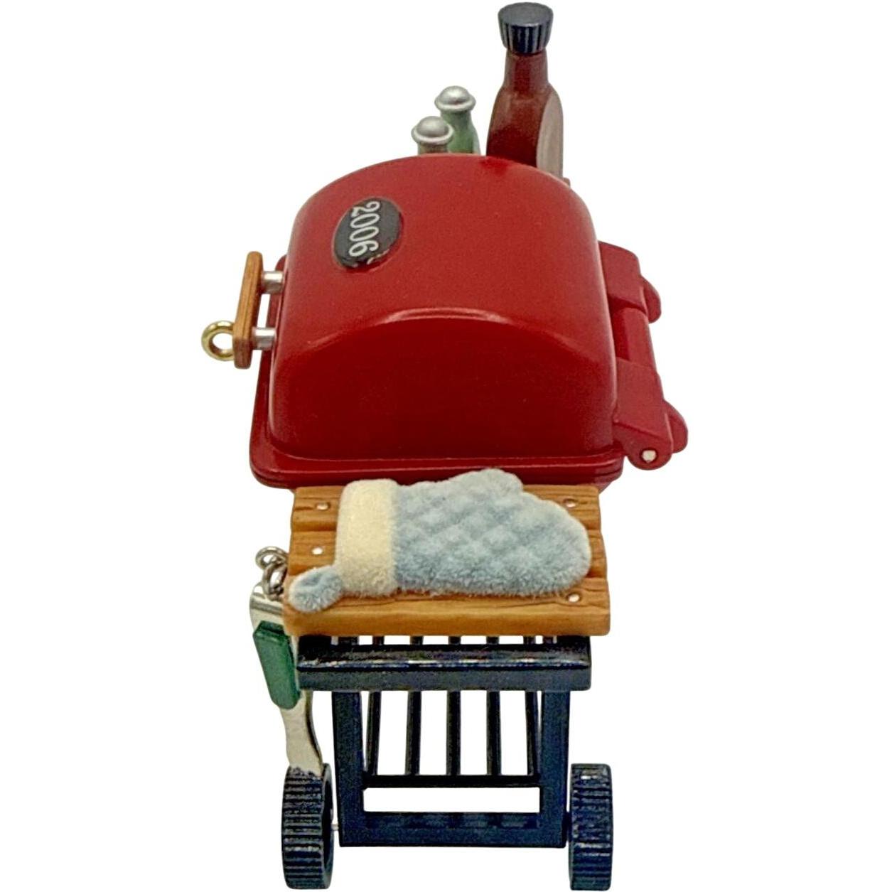 2006 Oh, What a Grill! Hallmark Ornament (Grill) QXG2443