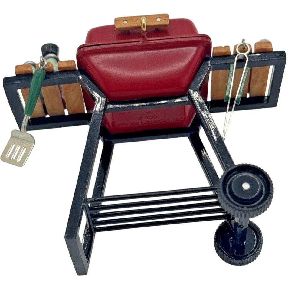 2006 Oh, What a Grill! Hallmark Ornament (Grill) QXG2443