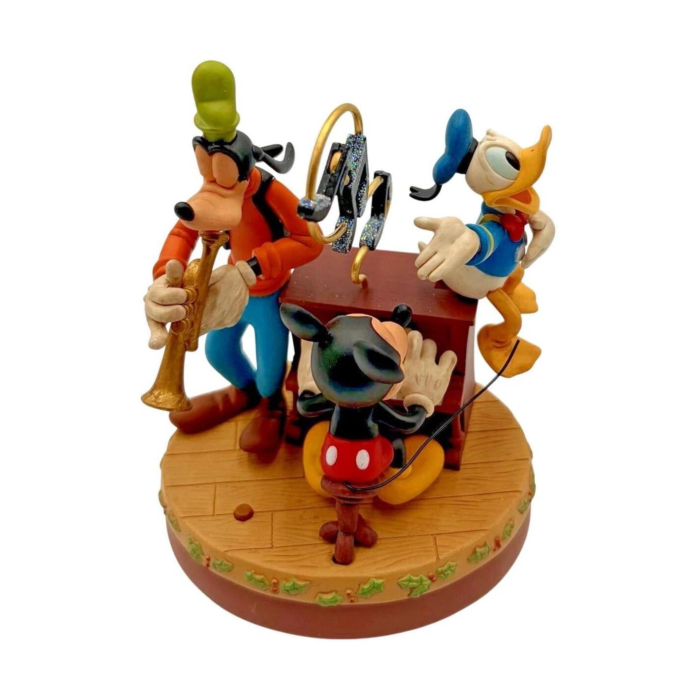 2006 Sing-Along Pals Hallmark Ornament (Mickey, Donald, and Goofy) QXD8316 Image1