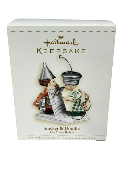 2006 Snicker & Doodle Hallmark Ornament (The Merry Bakers) QP1743