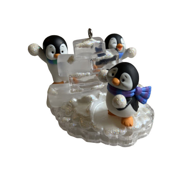 2006 Snow Fort Fun Hallmark Ornament (Kris' Penguins) QXG2803