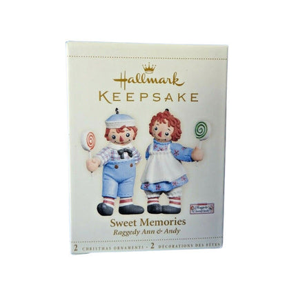 2006 Sweet Hallmark Ornament (Raggedy Ann & Andy) QXI6283