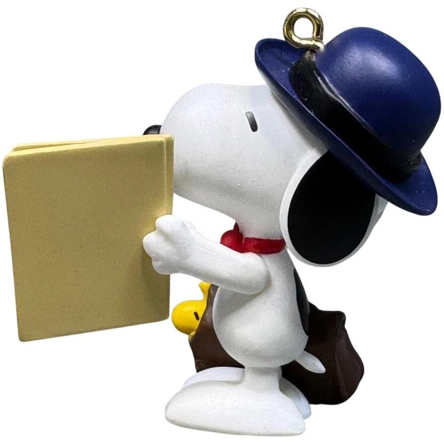 2006 The Legal Beagle Hallmark Ornament (Spotlight on Snoopy) QX2316