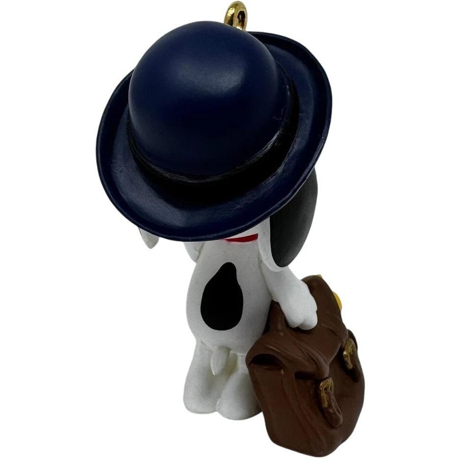 2006 The Legal Beagle Hallmark Ornament (Spotlight on Snoopy) QX2316